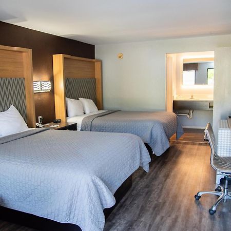 Columbus Inn And Suites Zewnętrze zdjęcie