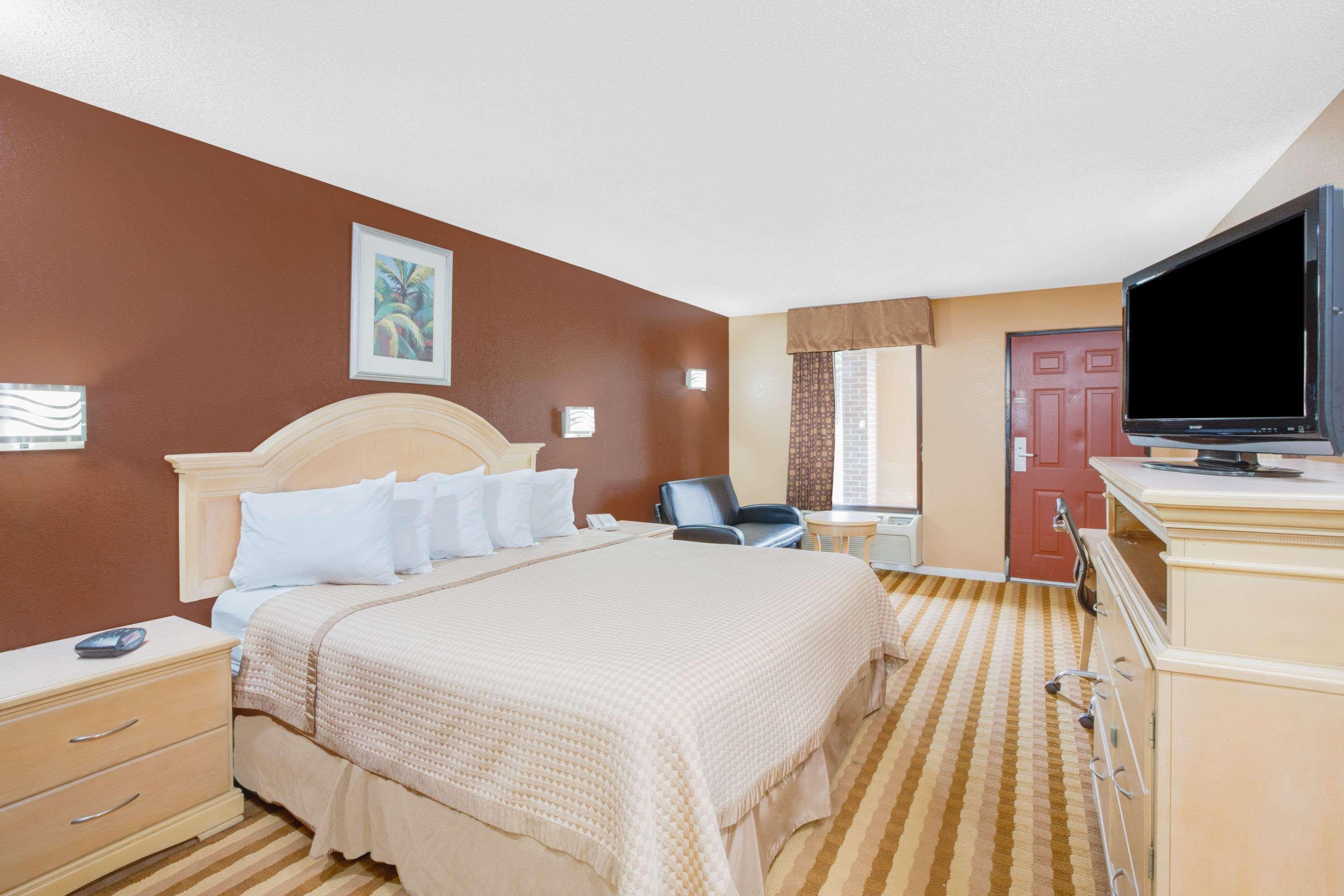 Columbus Inn And Suites Zewnętrze zdjęcie