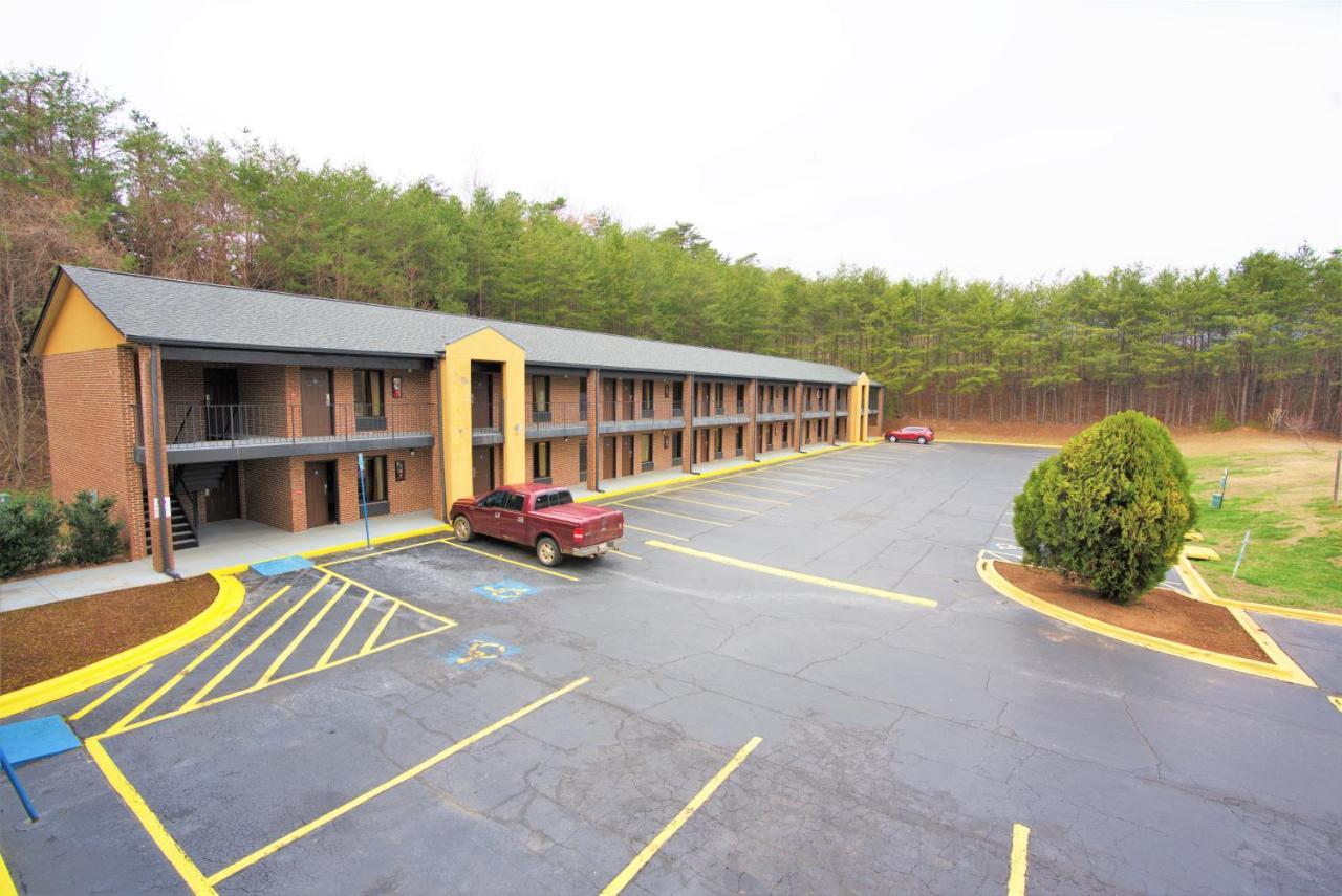 Columbus Inn And Suites Zewnętrze zdjęcie