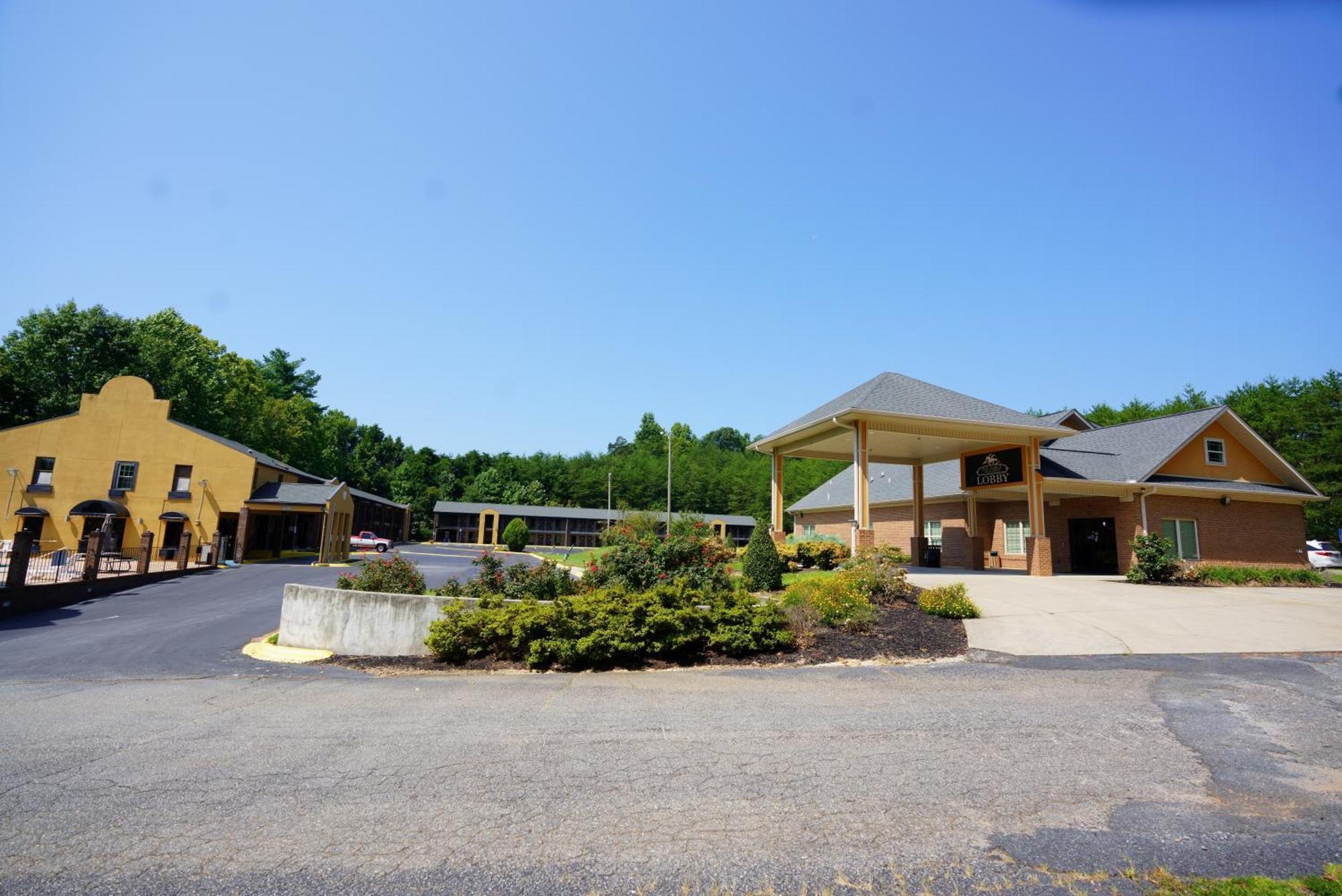 Columbus Inn And Suites Zewnętrze zdjęcie