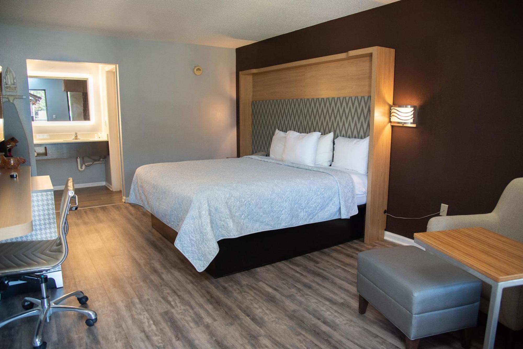 Columbus Inn And Suites Zewnętrze zdjęcie