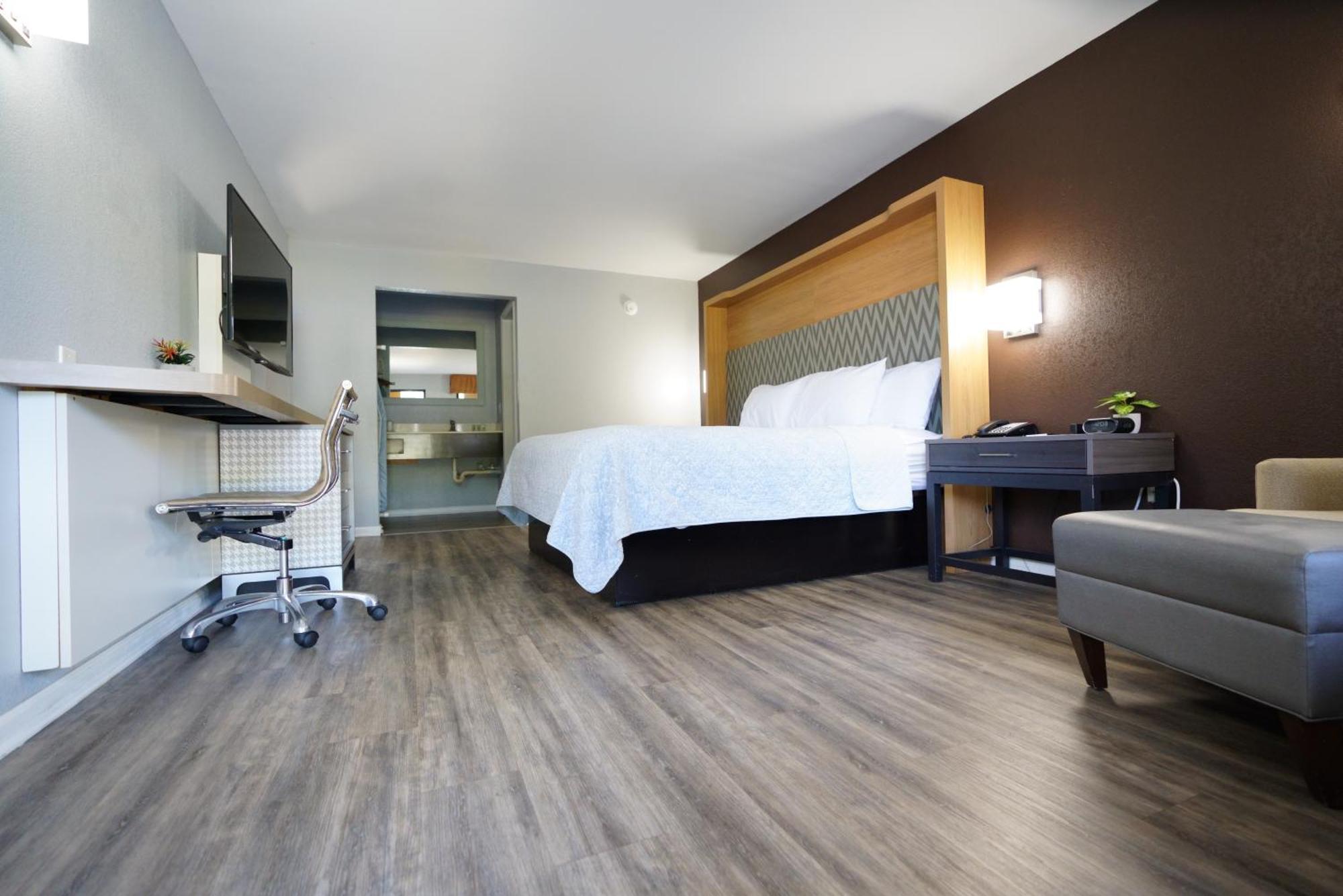 Columbus Inn And Suites Zewnętrze zdjęcie